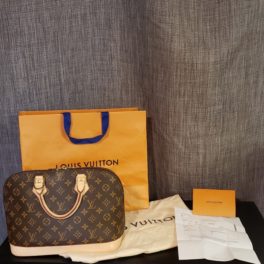 👜💃🏼 Authenitc Louis Vuitton Alma PM with dust bag and gift bag